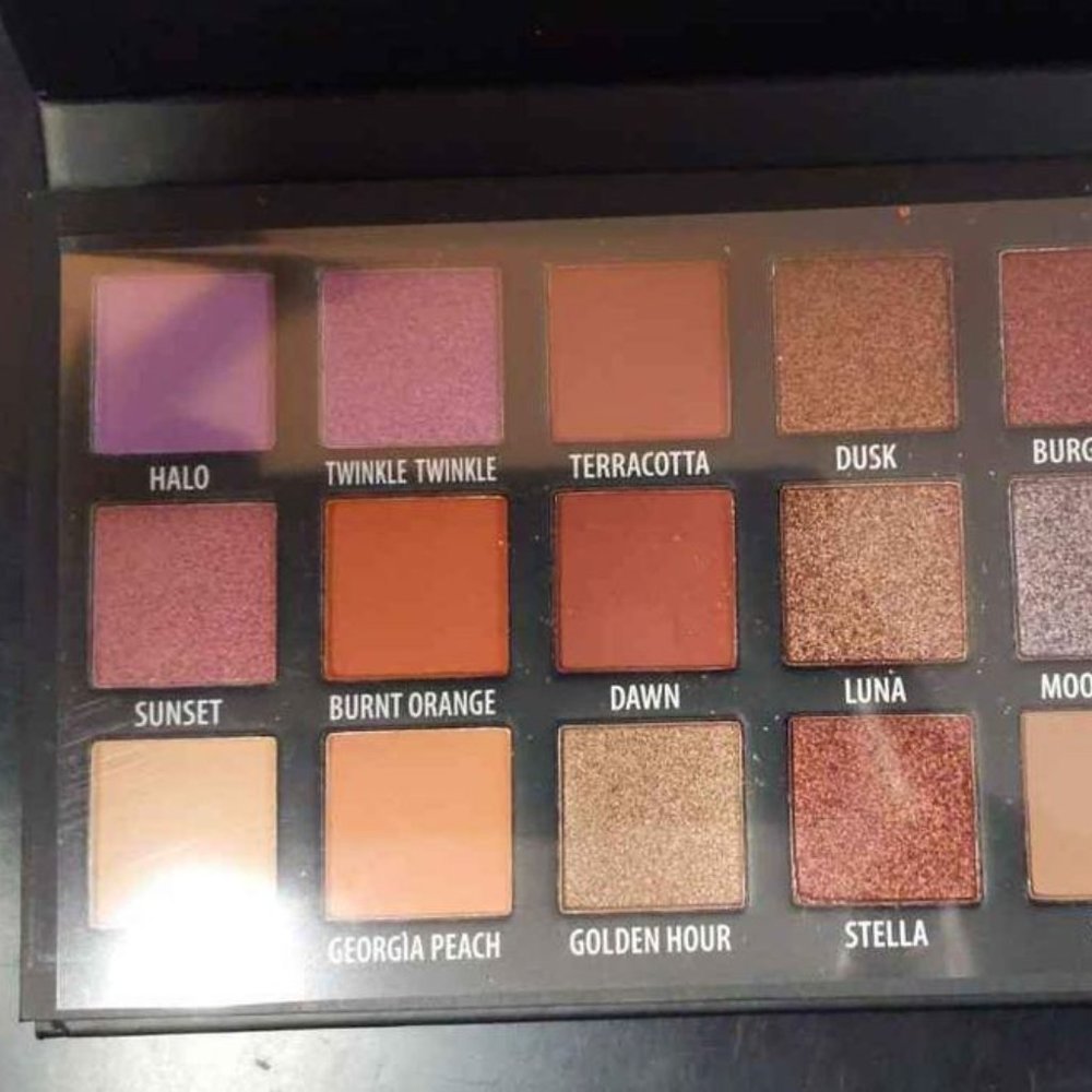 NIB - KAB Cosmetics Day & Night Eyeshadow Palette